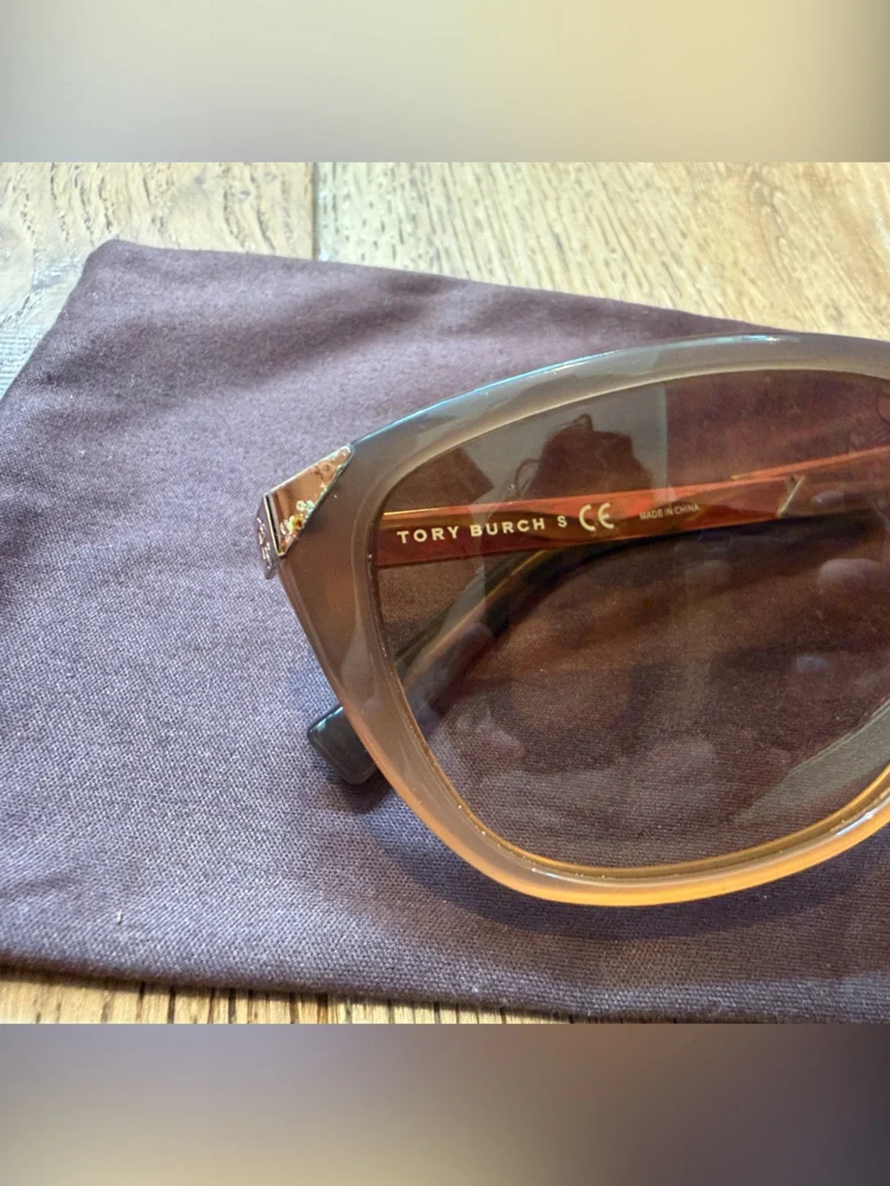 Tory Burch close left lightweight